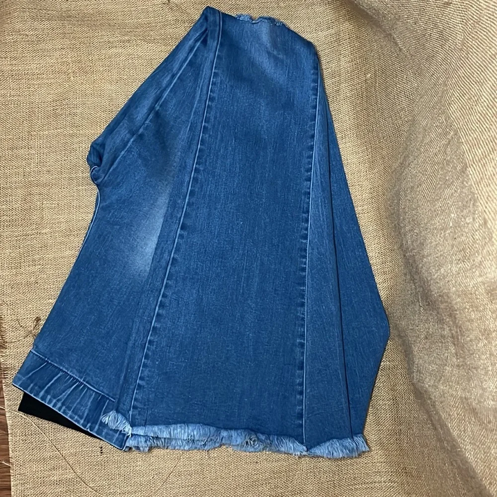 Bellbottom Jeans - Picture 10 of 11